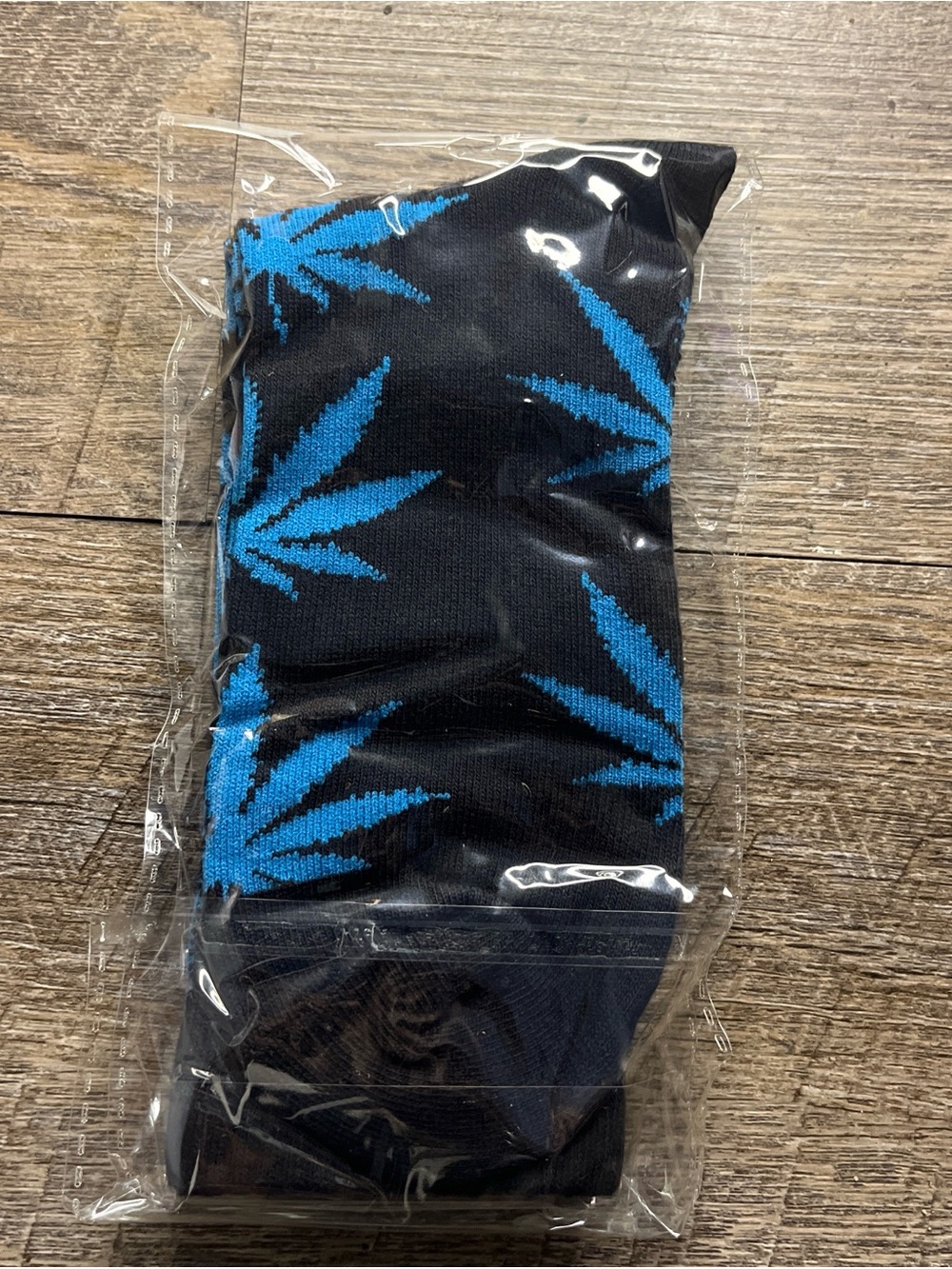 3-pack Men's Casual Crew Socks with Green Leaf Pattern - Black, Red, White